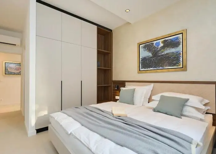 New & Luxury 5* With Breathtaking View- Kiki Lu Apartment